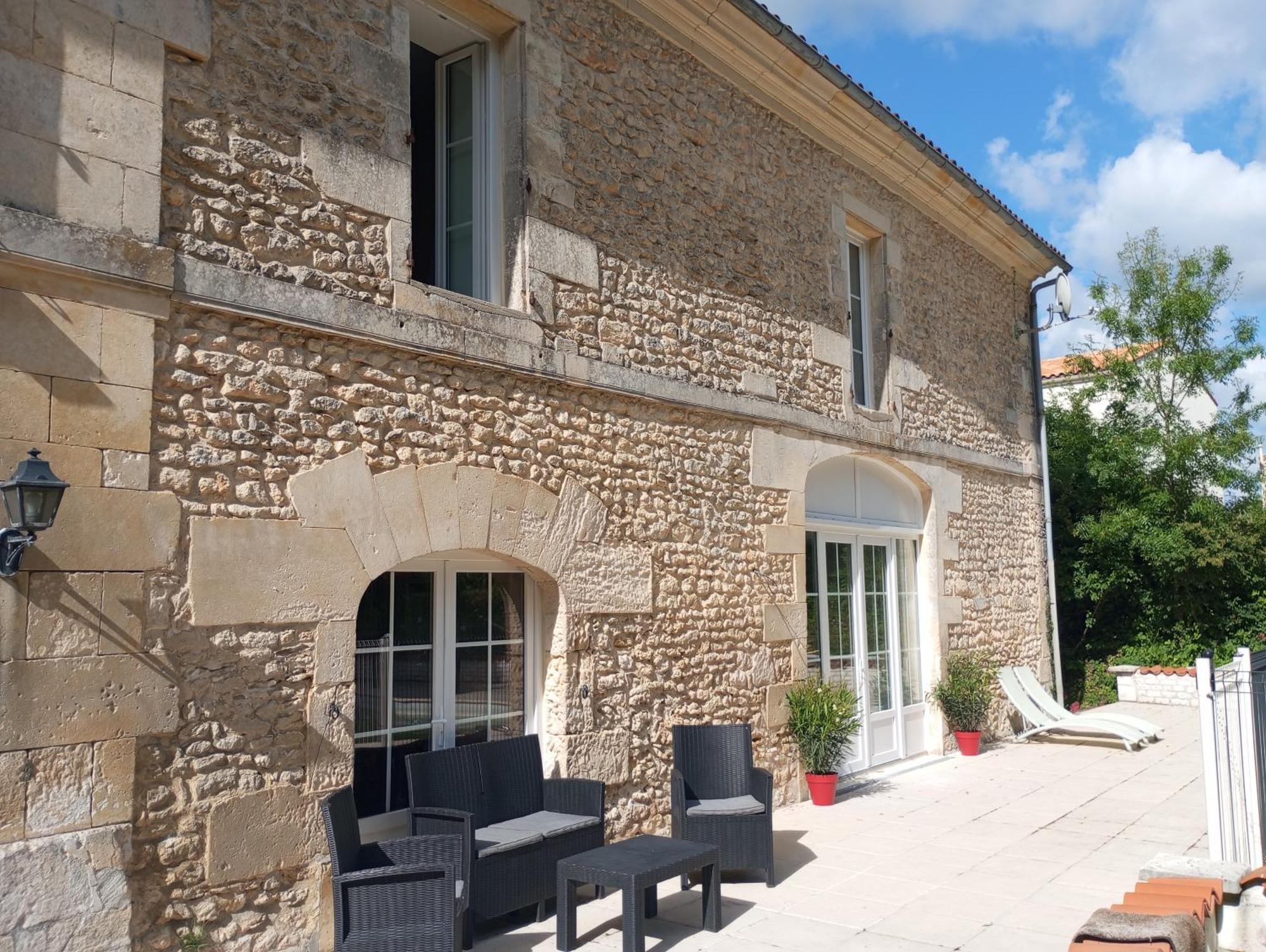 Les Ormes De Belluire Bed & Breakfast Exterior photo